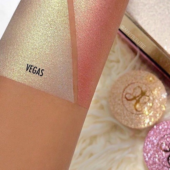 🥳🥳Host Pick🥳🥳🥳Anastasia Beverly Hills VEGAS 
Loose Highlighter - Picture 3 of 16